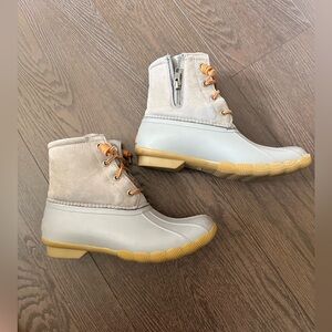 Sperry 🦆 Women's Light Gray Duck Spiral Lace Up Rain Boots